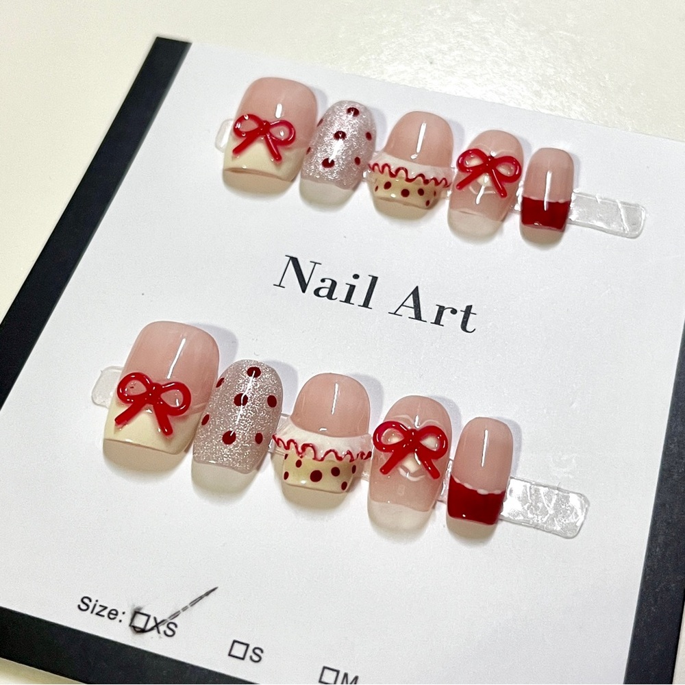 [SOLD] Press-on nails with bows and polka dots